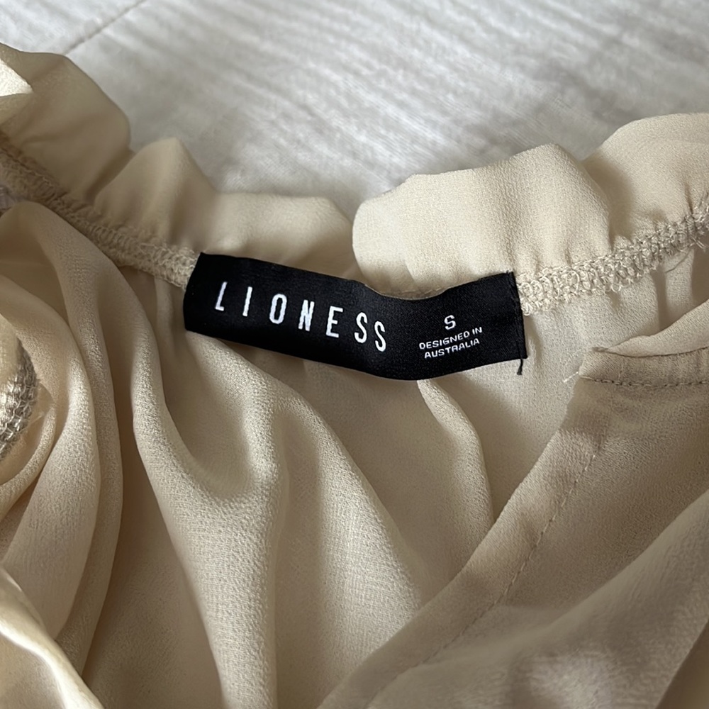 Lioness Ruffle Shirt - Picture 4 of 4